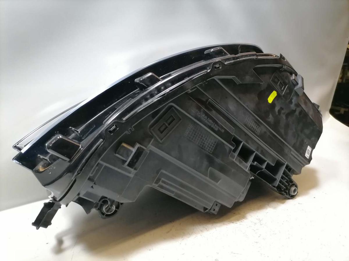 VW Passat B9 original Scheinwerfer links LED Bj.2024